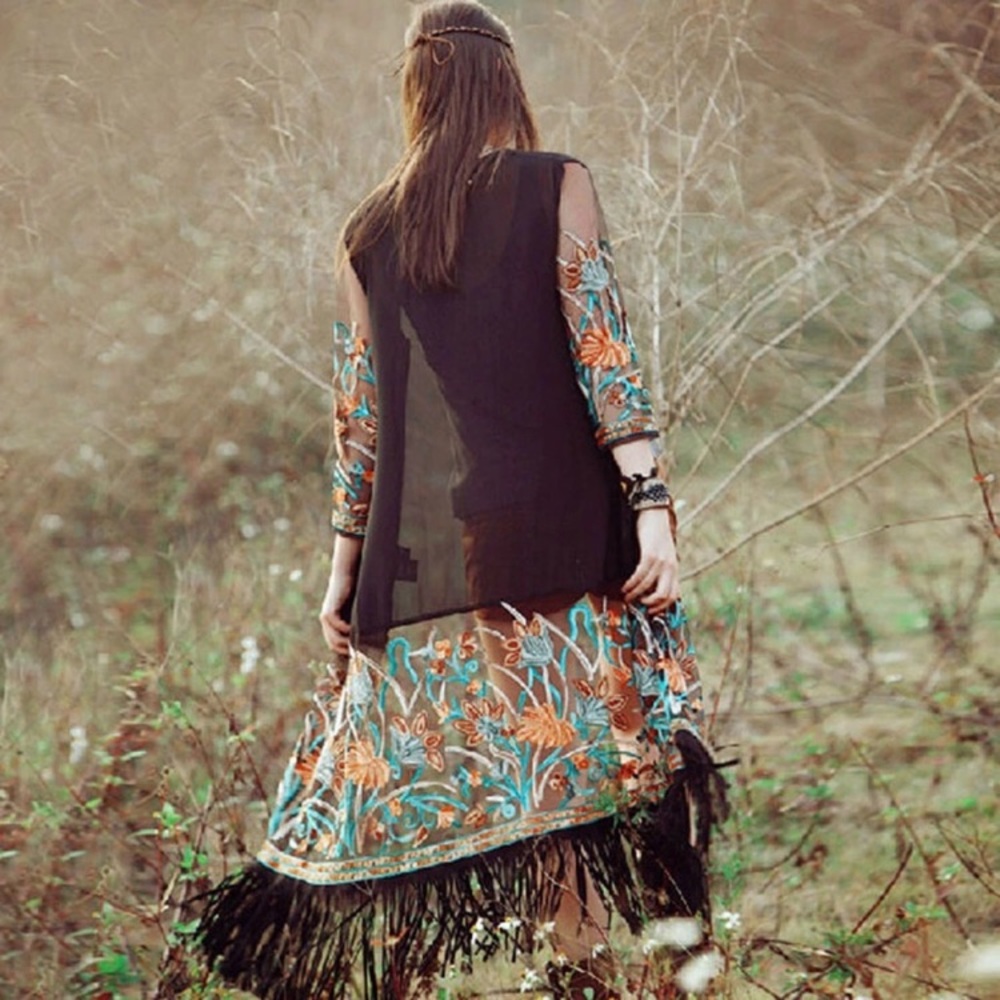 Beautiful black embroidered kimono. - Picture 3 of 8